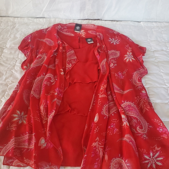 Tops - Picture 2 of 12